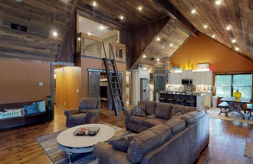 Glenwood Cabin | NOW AVAILABLE.HIGHLIFE RIDGE ON THE CADDO RIVER WITH BREATHTAKING VIEWS!