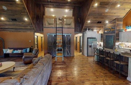 Glenwood Cabin | NOW AVAILABLE.HIGHLIFE RIDGE ON THE CADDO RIVER WITH BREATHTAKING VIEWS!
