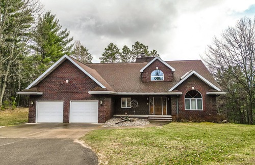Tomahawk House | Now booking for the Holidays and 2025!