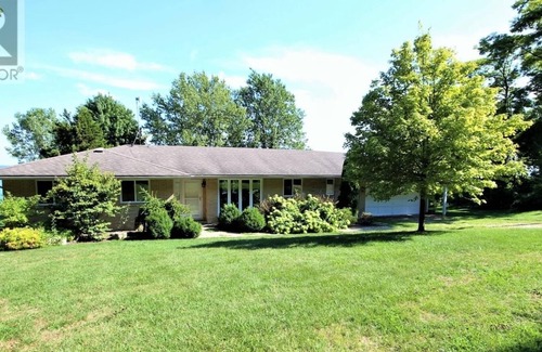 Romney House | NOW THAT'S COZY - Elegant 3 BR on private sandy beach waterfront on Lake Erie