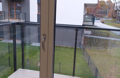 Krzyki Apartment | Nowoczesne mieszkanie nad rzeką we Wrocławiu-wynajem na krótko i długo + parking