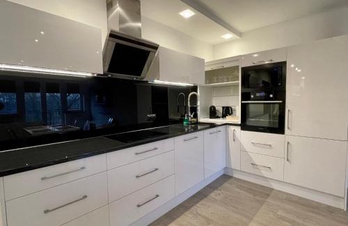 Elk Apartment | Nowoczesny Apartament z widokiem na rzekę i jezioro