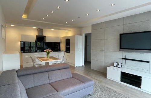 Elk Apartment | Nowoczesny Apartament z widokiem na rzekę i jezioro