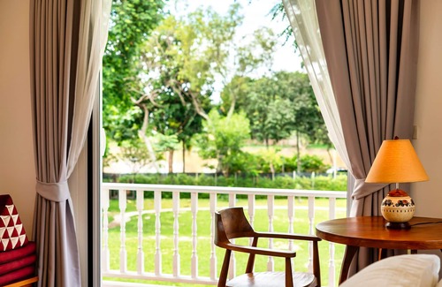 Pa Tan Villa | nPhi Private Villa: Riverside & Pool :Near Old Town,BF,Laundry, Free Pickup