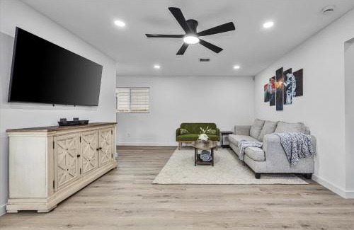 Northside House | Nr Dt Heights Games Wifi Pets Deck Yard