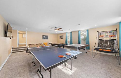 MacGregor House | Nr Med Center, Dt, Midtown Game Room Sleep 16