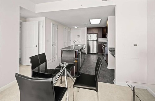 Aurora Highlands Apartment | nr Metro & Airport 1BR w/Rooftop Deck + Fast Wi-Fi