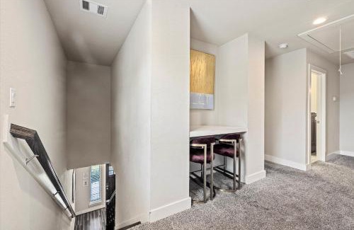 Southeast Houston House | Nr Nrg Med Center Yard Balcony Games Desk Wifi