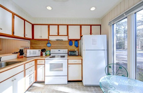 Bethany Beach Villa | nRelaxing 3BR Townhome with Pond View, Pool, and Porch – Walk/Tram to Beach