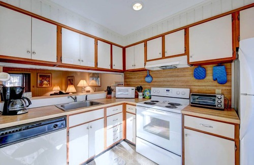 Bethany Beach Villa | nRelaxing 3BR Townhome with Pond View, Pool, and Porch – Walk/Tram to Beach