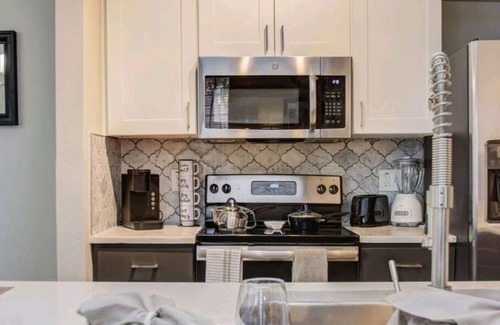 Willow Meadows/Willowbend Area Apartment | NRG/ Med-Center Cozy Villa w/ Free Wi-Fi & Parking