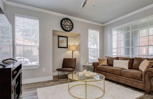 Willow Meadows/Willowbend Area Apartment | NRG/ Med-Center Cozy Villa w/ Free Wi-Fi & Parking