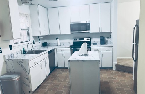 Lanham House | nRoyal Place: Three-Story Townhouse with Balcony & Workspace