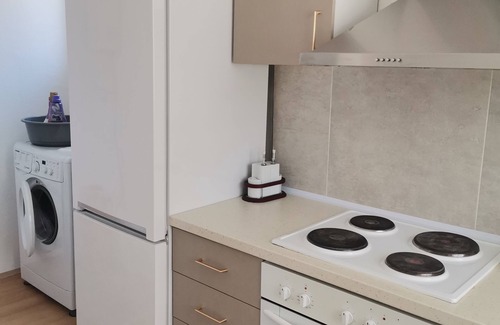 Bitola House | nSpacious 3 bedroom, 3 balcony, City Center, WiFi, AC , Free Parking, Bitola