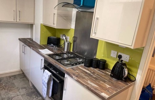 Edgbaston Apartment | nSpacious appt|4 beds|sleeps 5| Free parking| close to city| Netflix
