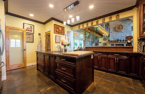 Tuwanek House | nSunshine Coast Waterfront Vacation Rental Perfect place for family reunions.nn