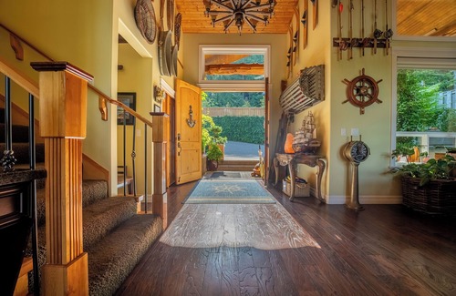 Tuwanek House | nSunshine Coast Waterfront Vacation Rental Perfect place for family reunions.nn