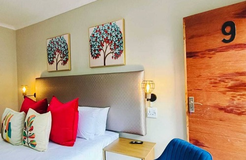 Lombardy East House | Nu Oasis guest house