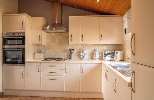 Fangfoss Cabin | Nualas Lodge | Family-Friendly Hot Tub Break