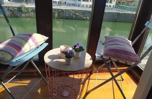 Bilbao la Vieja Apartment | Nuestro refugio - Casco Viejo con wifi y parking gratuito-