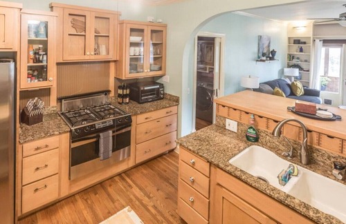 Maple Ridge House | Nugget's Roost - Maple Ridge Gem
