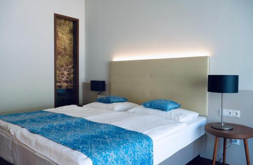 Senftenberg Bed & Breakfast | Nuhr Medical - Hotel & Restaurant - ab 2 Nächtigungen von 13 Feb - 15 Feb 2026 kostenlose Zimmer Dekoration & eine Flasche Sekt für den Valentinstag - Champagner & Kaviar Abend am 14 Feb 2026 um 18 Uhr
