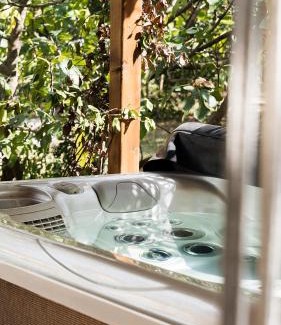 Euzet-les-Bains Bed & Breakfast | Nuitées Bohèmes Hôtel & Spa