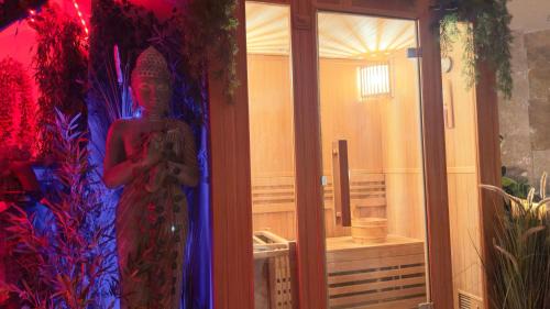 Villemomble Apartment | Nuit de rêve : spa, sauna, cinéma