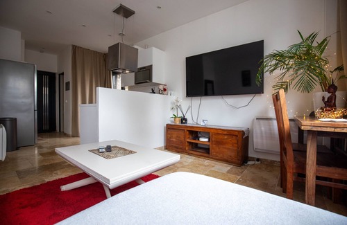 Villemomble Apartment | Nuit-parisienne : Superb, comfortable apartment with SPA and cinema screen