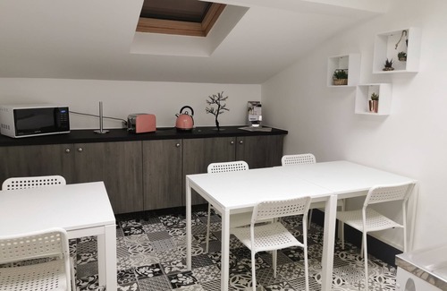 Saint-Laurent-sur-Saone Apartment | Nuit Tendance à Mâcon 4