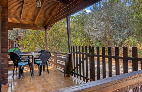 Benicolet Apartment | Null 'Entre Viejos Olivos 2' with Mountain View, Shared Pool and Air Conditioning