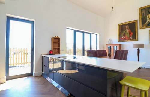 Waddesdon House | NUMBER 3 THE BARN HOUSE, pet friendly, with a garden in Woodham