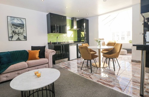 Two Dales House | NUMBER 4 WESTMORELAND, romantic, with a garden in Two Dales