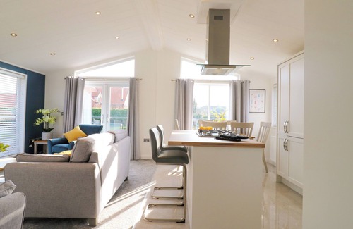 Burnham Market Cottage | NUMBER 43 THE POPLARS, pet friendly, with a garden in Burnham Market