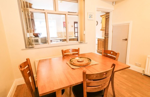 Belfast Cottage | NUMBER 91, pet friendly, with open fire in Belfast, County Antrim