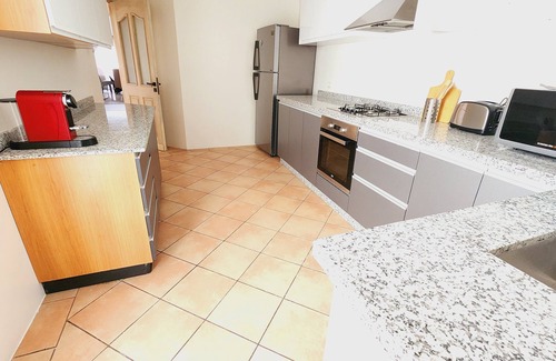 Racine Apartment | Number Nine Triangle d'Or by IB Signature - Chic apartment in sought-after area