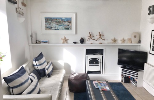 St Ives Cottage | Number Six - in the heart of St Ives - with parking