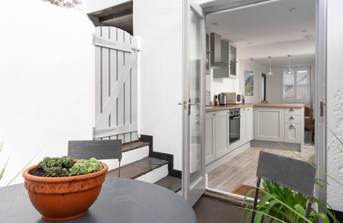 Mousehole Cottage | Number Three - stylish 2 bed cottage with sea views in Mousehole, pet free