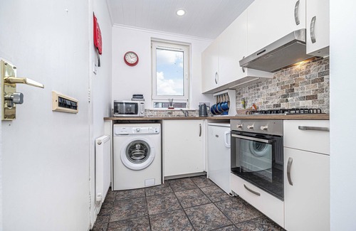 Aberdour Apartment | Number Two Aberdour - Pretty Village nr Edinburgh