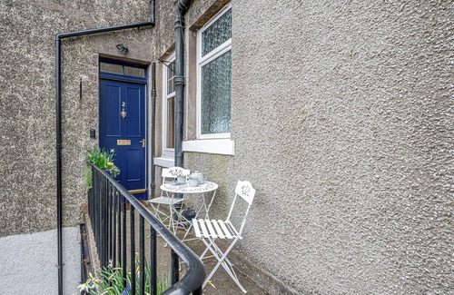 Aberdour Apartment | Number Two Aberdour - Pretty Village nr Edinburgh