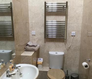 Measham House | Nuneaton - Cottage - Sleeps 2 - Parking - Garden