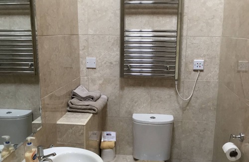 Measham House | Nuneaton - Cottage - Sleeps 2 - Parking - Garden