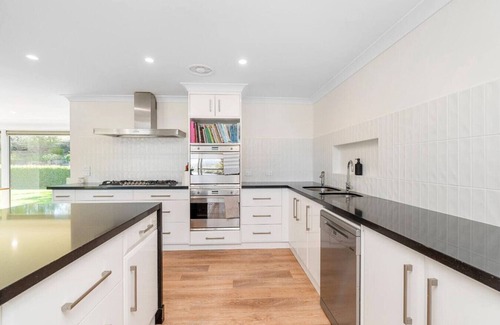 Brucedale House | Nunkeri: A Country Oasis overlooking Wagga Wagga