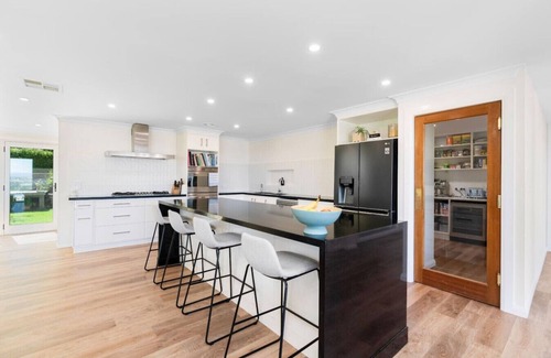 Brucedale House | Nunkeri: A Country Oasis overlooking Wagga Wagga