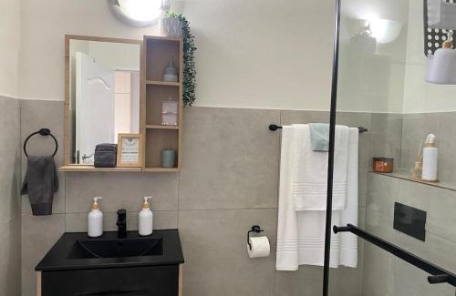 Paarl Apartment | Nunu's Self Catering Apartment