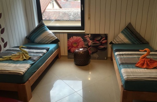 Rosstal Apartment | Nuremberg in 18 m. Exclusive, Coffee, Wifi, Group up to 4 p./Playmobil