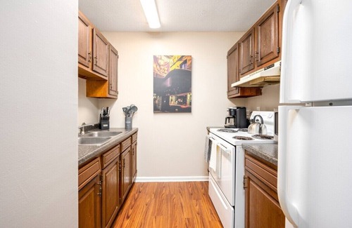 Pineville Apartment | Nurse Ready Wifi Smart TV Kitchen Pets W/D