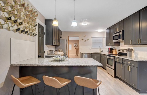 Las Vegas House | NV1509 · Licensed! Close to Strip! Pool,Spa,Roulette Table!