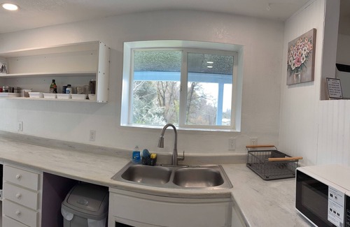 Ukiah House | nVery serene gated home on hill