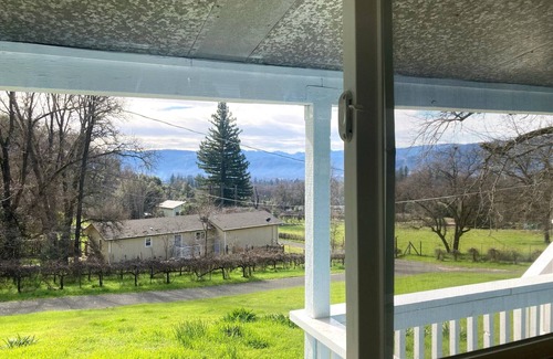 Ukiah House | nVery serene gated home on hill